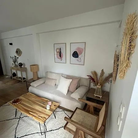 Cozy Modern - * パリ